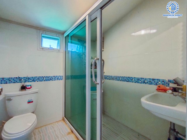 *****ทาวน์เฮ้าส์มือสองกรุงเทพมหานคร หมู่บ้าน พระปิ่น2 บรมราชชนนี #หลังมุม เนื้อที่กว้างขวางถึง 32.5 ตร.ว. ฟังก์ชัน 3 ห้องนอน 2 ห้องน้ำ 2 ที่จอดรถ บ้านต่อเติมเต็ม พร้อมเข้าอยู่ แถมฟรี! 3 เครื่องปรับอากาศ บนทำเลแห่งการเดินทาง ใกล้มหาวิทยาลัยมหิดล และทางด่วน "ศรีรัช"